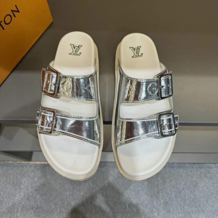 Picture of Louis Vuitton Slippers _SKULVsz38-45mnh0586714